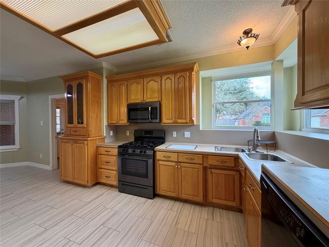 102 Thyme Trail, Lake Jackson, TX 77566