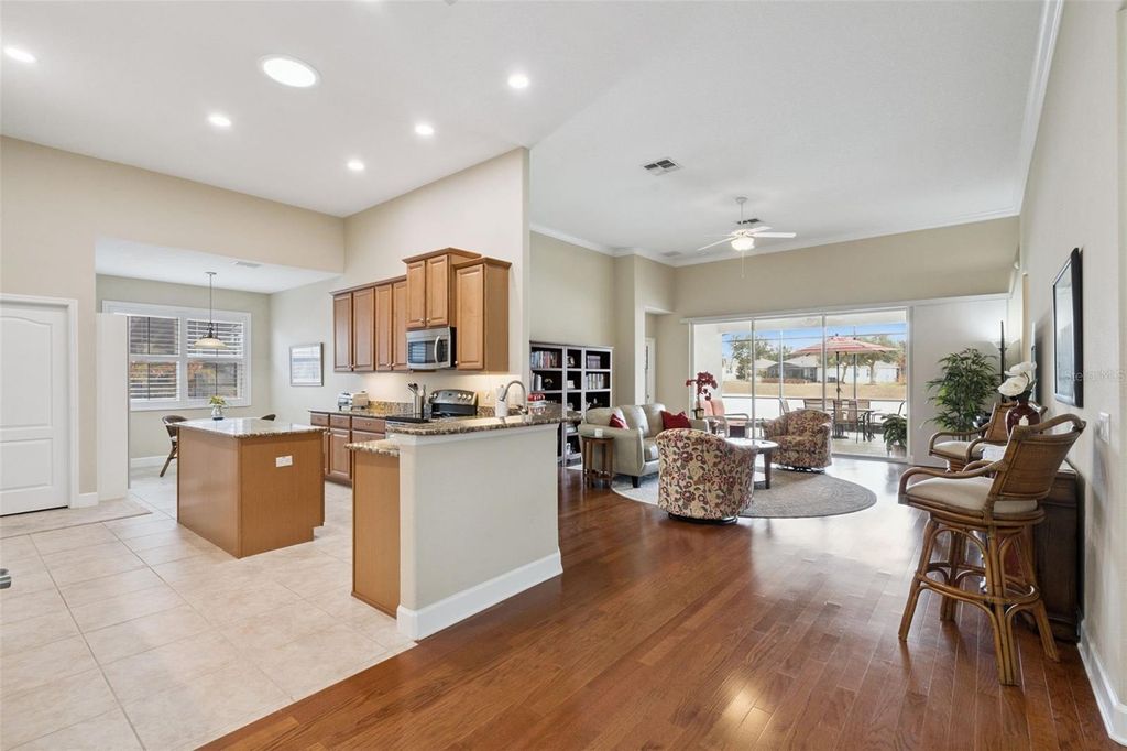 Image 13 of property listing at 3282 SALOMAN LANE, Clermont, FL 34711