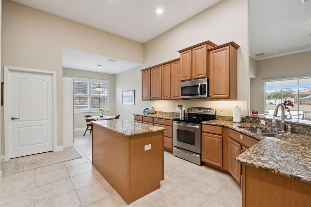 Image 15 of property listing at 3282 SALOMAN LANE, Clermont, FL 34711