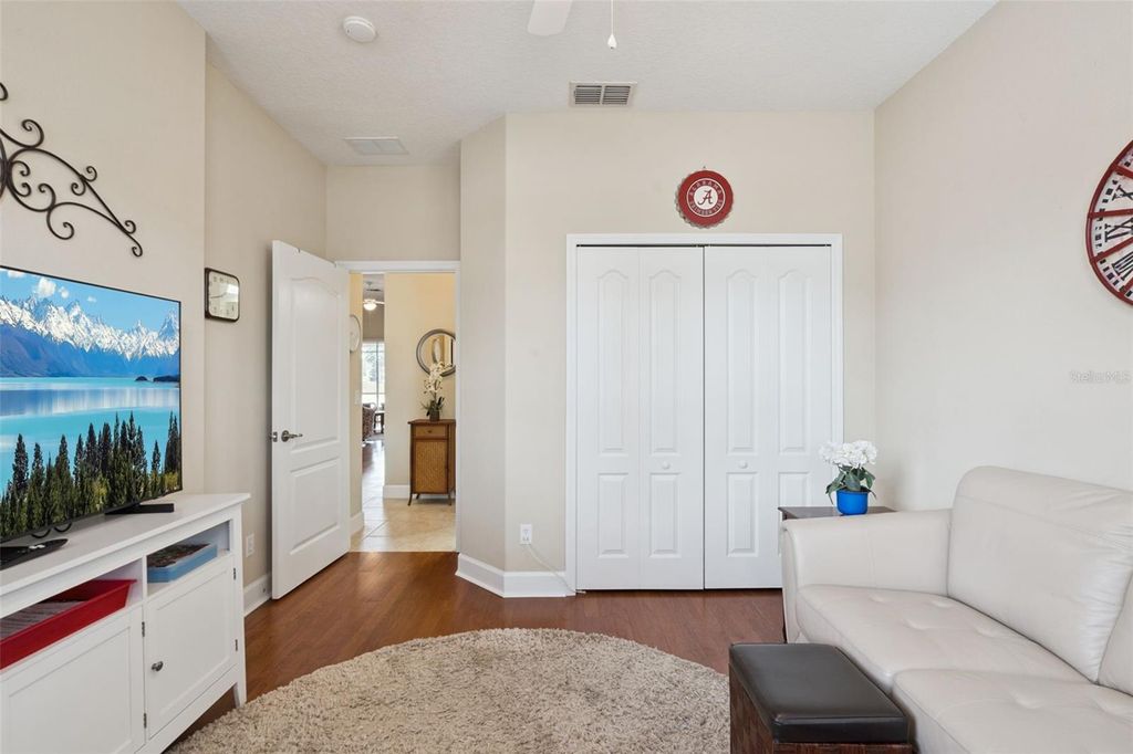 Image 5 of property listing at 3282 SALOMAN LANE, Clermont, FL 34711