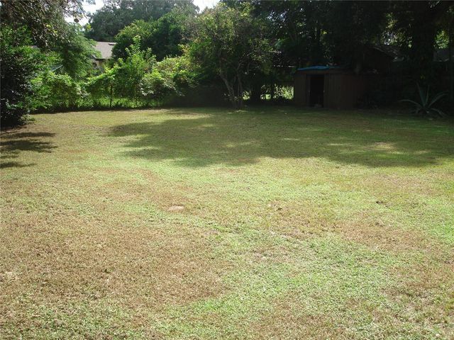 1300 PARK AVENUE, Tavares, FL 32778