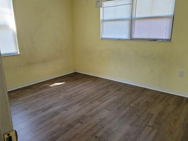 1300 PARK AVENUE, Tavares, FL 32778
