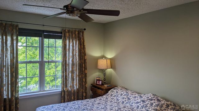 7 Newburgh Drive, Edison, NJ 08820