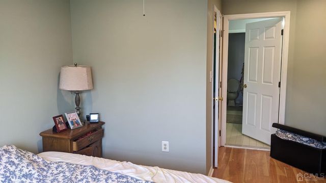 7 Newburgh Drive, Edison, NJ 08820