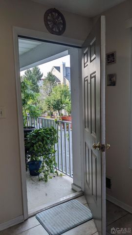 7 Newburgh Drive, Edison, NJ 08820
