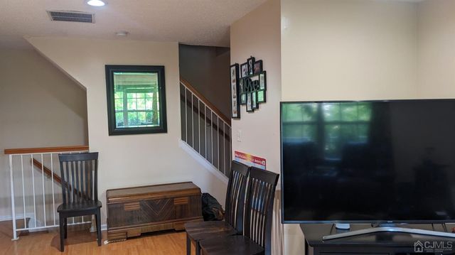 7 Newburgh Drive, Edison, NJ 08820