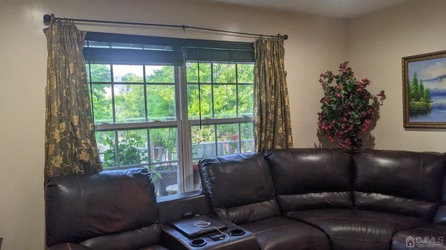 7 Newburgh Drive, Edison, NJ 08820