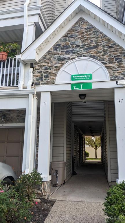 7 Newburgh Drive, Edison, NJ 08820