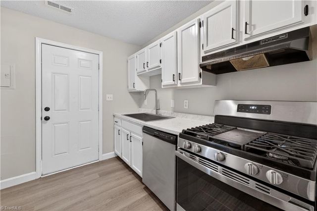 3919 COLONY Square A, Greensboro, NC 27407