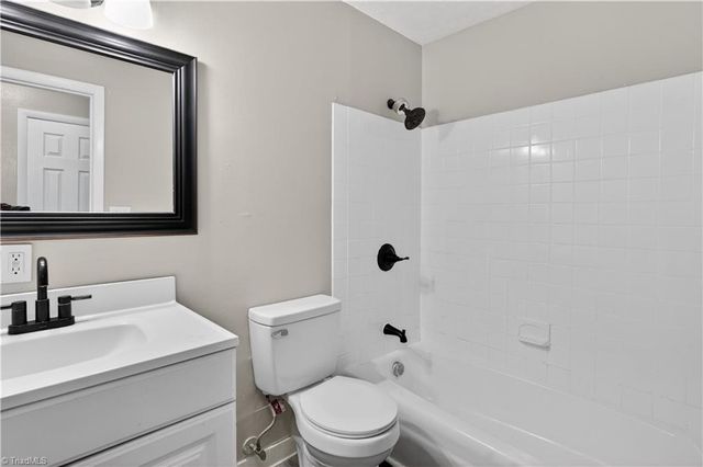 3919 COLONY Square A, Greensboro, NC 27407