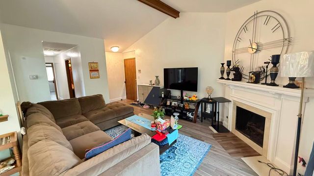 200 Brookside Lane D, Willowbrook, IL 60527