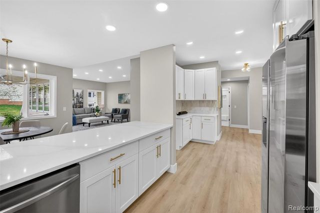 34973 Meadow Lane, Farmington Hills, MI 48335