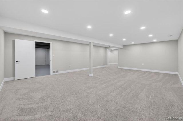 34973 Meadow Lane, Farmington Hills, MI 48335