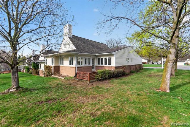 34973 Meadow Lane, Farmington Hills, MI 48335