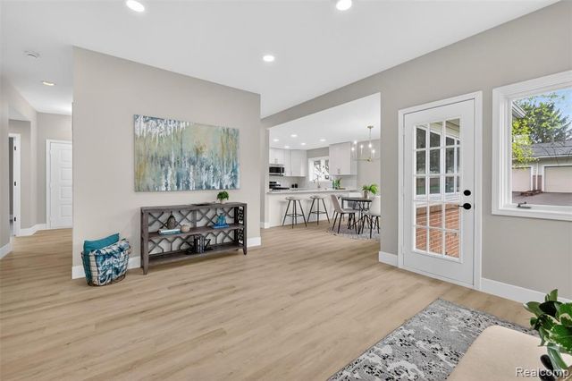 34973 Meadow Lane, Farmington Hills, MI 48335