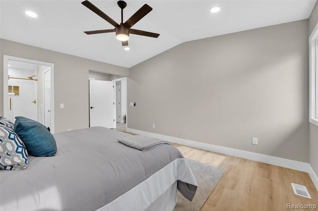 34973 Meadow Lane, Farmington Hills, MI 48335