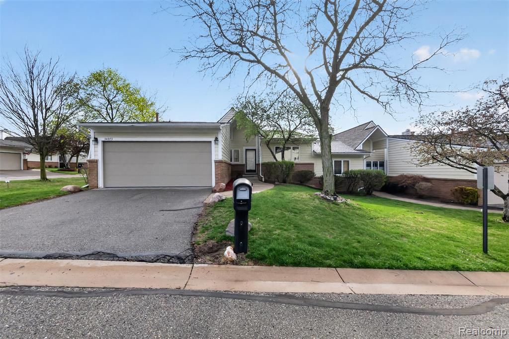 34973 Meadow Lane, Farmington Hills, MI 48335