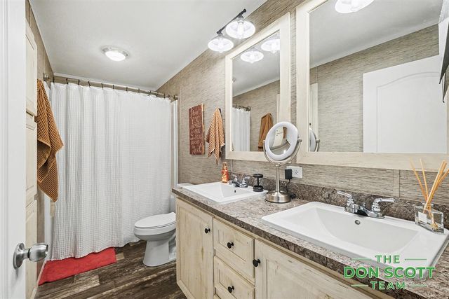 1480 Red Oak Lane, Belmont, MI 49306