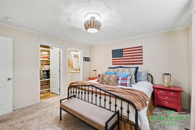 1480 Red Oak Lane, Belmont, MI 49306