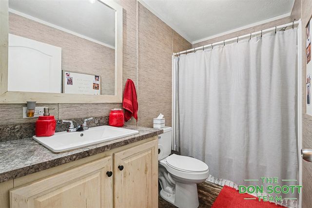 1480 Red Oak Lane, Belmont, MI 49306