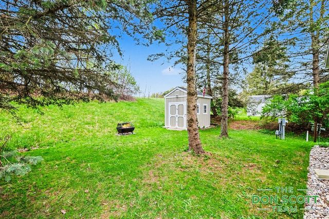 1480 Red Oak Lane, Belmont, MI 49306