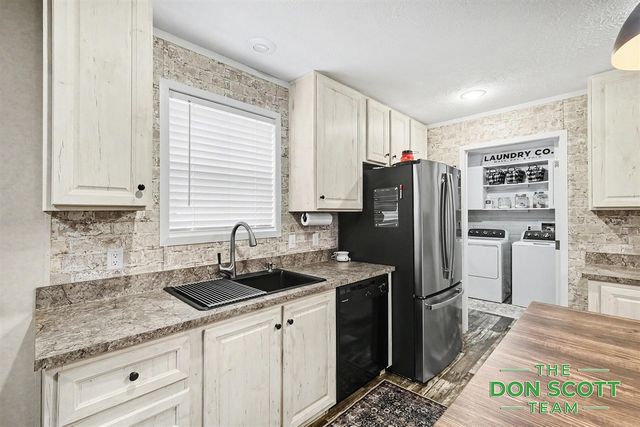 1480 Red Oak Lane, Belmont, MI 49306