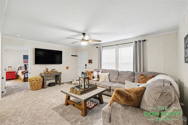 1480 Red Oak Lane, Belmont, MI 49306