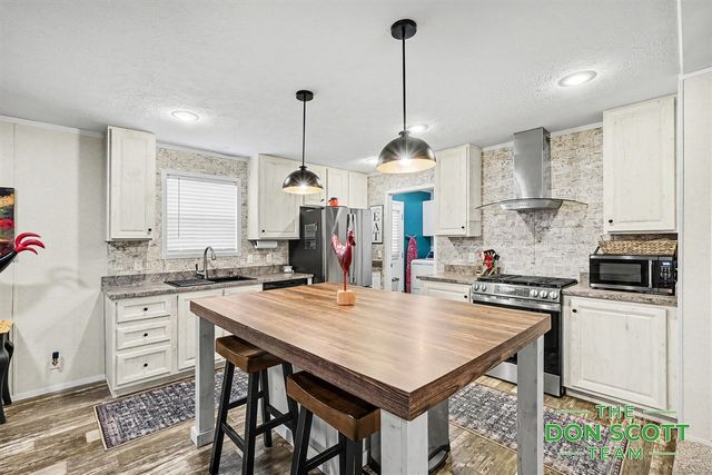 1480 Red Oak Lane, Belmont, MI 49306