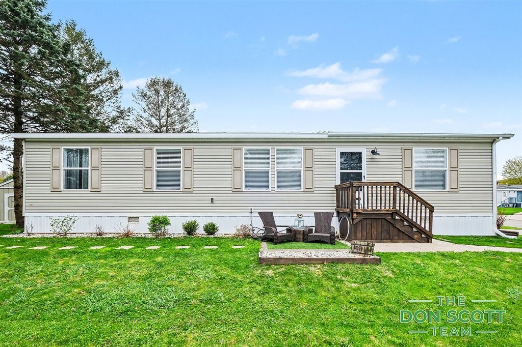 1480 Red Oak Lane, Belmont, MI 49306