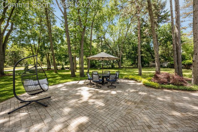 2480 Burleigh Street, West Bloomfield Charter Township, MI 48324