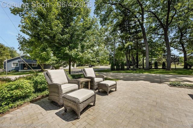2480 Burleigh Street, West Bloomfield Charter Township, MI 48324