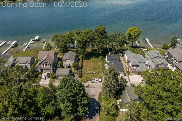 2480 Burleigh Street, West Bloomfield Charter Township, MI 48324