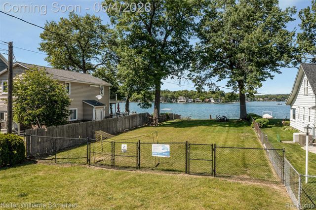 2480 Burleigh Street, West Bloomfield Charter Township, MI 48324