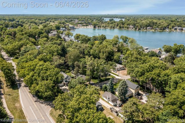 2480 Burleigh Street, West Bloomfield Charter Township, MI 48324
