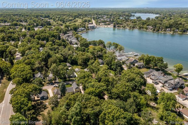 2480 Burleigh Street, West Bloomfield Charter Township, MI 48324
