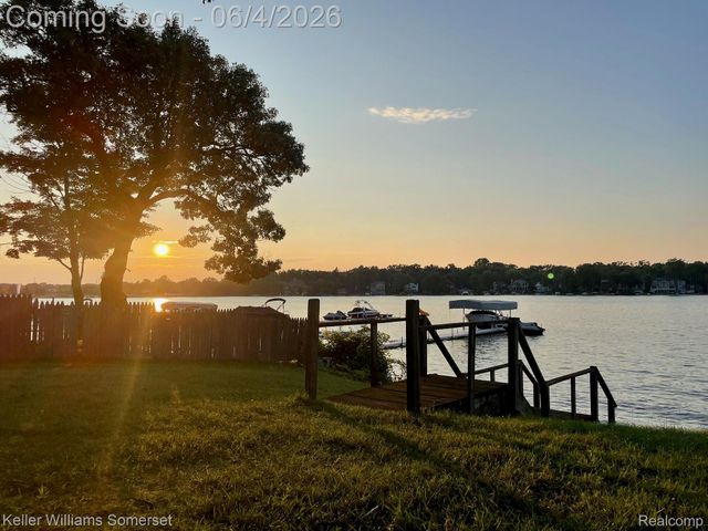 2480 Burleigh Street, West Bloomfield Charter Township, MI 48324