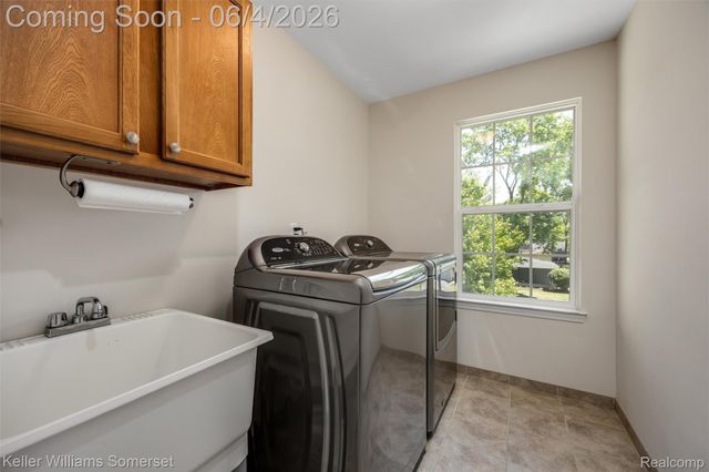 2480 Burleigh Street, West Bloomfield Charter Township, MI 48324