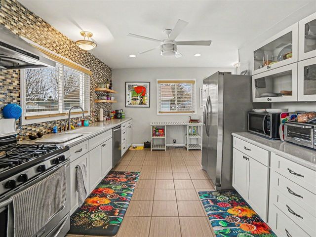 1033 N Beechwood Street, Ludington, MI 49431