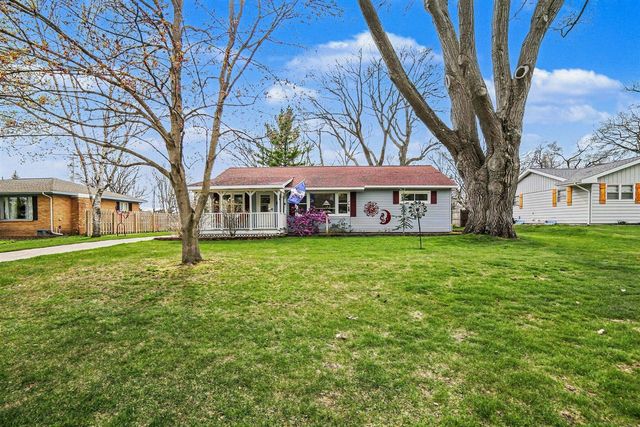 1033 N Beechwood Street, Ludington, MI 49431