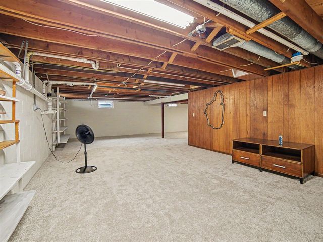 1033 N Beechwood Street, Ludington, MI 49431