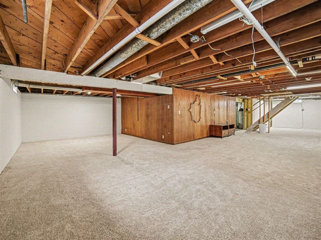 1033 N Beechwood Street, Ludington, MI 49431