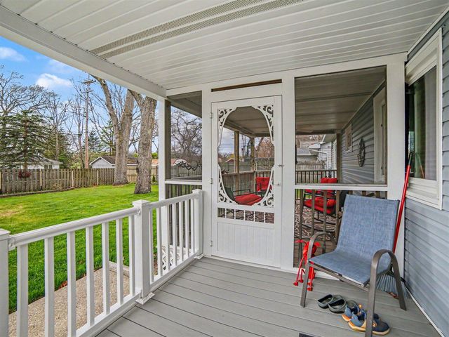 1033 N Beechwood Street, Ludington, MI 49431