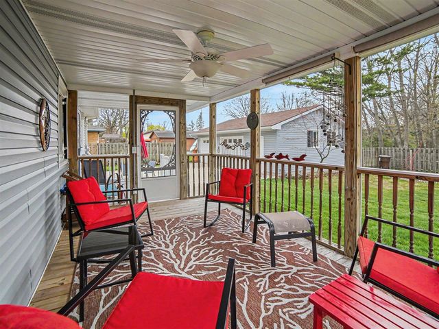 1033 N Beechwood Street, Ludington, MI 49431