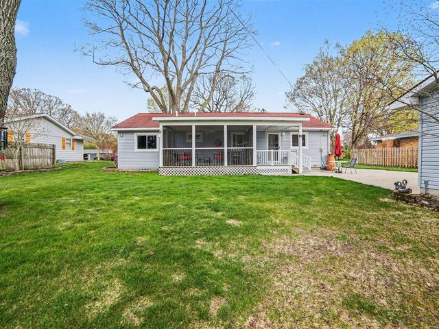 1033 N Beechwood Street, Ludington, MI 49431