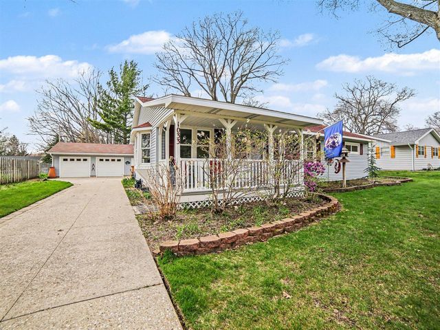 1033 N Beechwood Street, Ludington, MI 49431