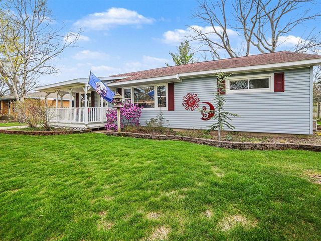 1033 N Beechwood Street, Ludington, MI 49431