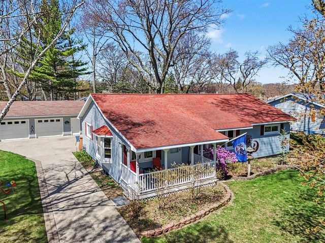 1033 N Beechwood Street, Ludington, MI 49431