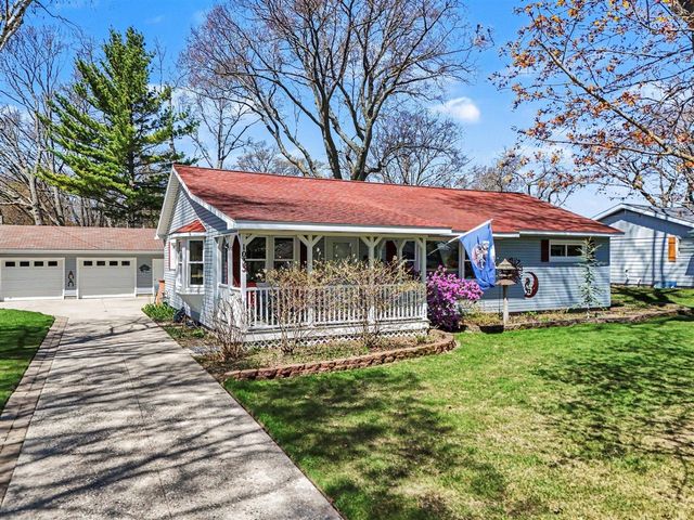 1033 N Beechwood Street, Ludington, MI 49431
