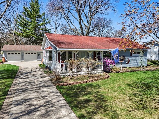 1033 N Beechwood Street, Ludington, MI 49431