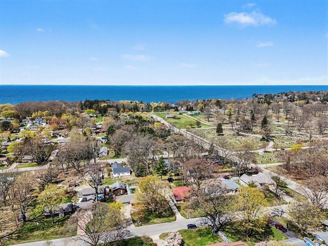 1033 N Beechwood Street, Ludington, MI 49431